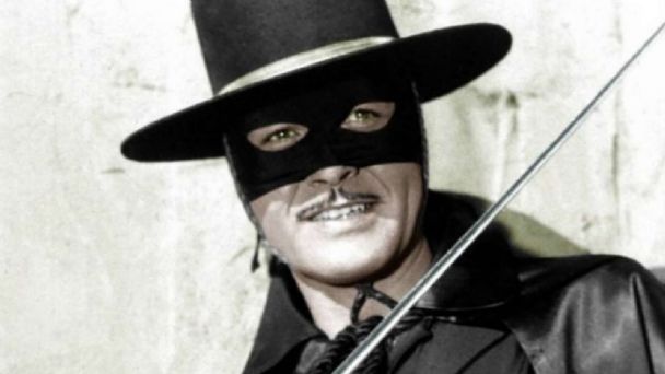 Actor Guy Williams, conocido por su icónico papel como el Zorro en la serie de televisión, demostró su compromiso con Argentina al ofrecerse como voluntario para ir a la guerra de Malvinas.