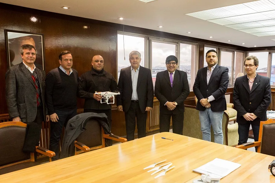 Organismo de Turismo entregó un drone a Fuerza de Seguridad