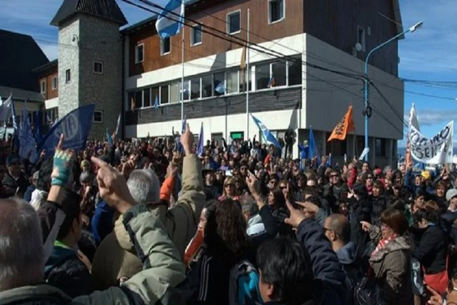 Docentes mendocinos donan $4.500 para la lucha de sus colegas fueguinos