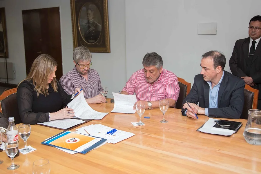 Avanza el proyecto del Gobierno para fabricar muebles escolares en aserraderos de Tolhuin