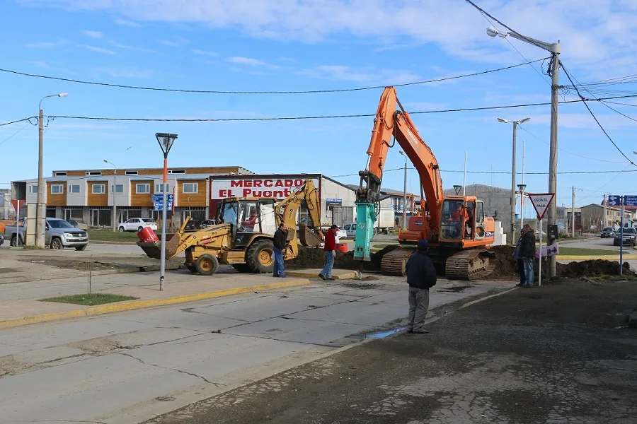 Iniciaron el bacheo y repavimentación de la Avenida Perón