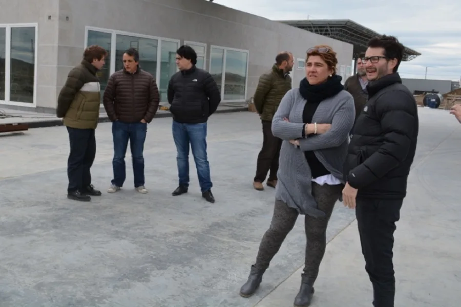 Concejales e Intendente visitaron la obra de la nueva estación de servicio YPF