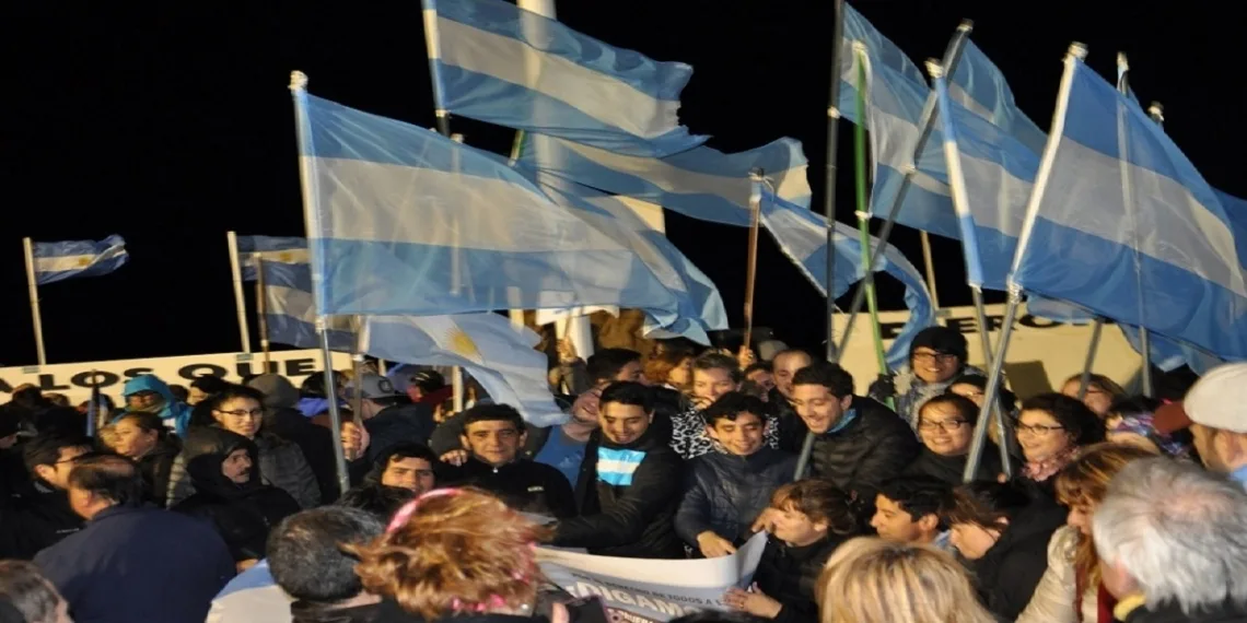 Melella acompañó a los Veteranos en el Banderazo contra los ejercicios militares británicos en Malvinas