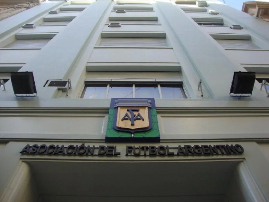 Según AFIP, clubes de Primera y AFA deben $330 millones y podría embargar bienes