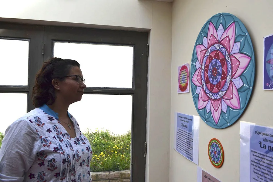 Pintando Mandalas, envían mensajes de paz a Medio Oriente