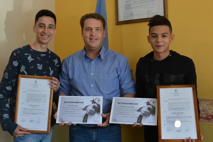 Von der Thusen reconoció a jóvenes deportistas de Taekwondo