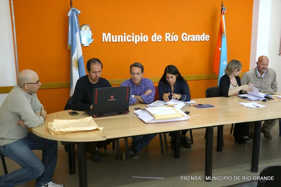 Apertura de sobres para la pavimentación de 30 cuadras en margen sur