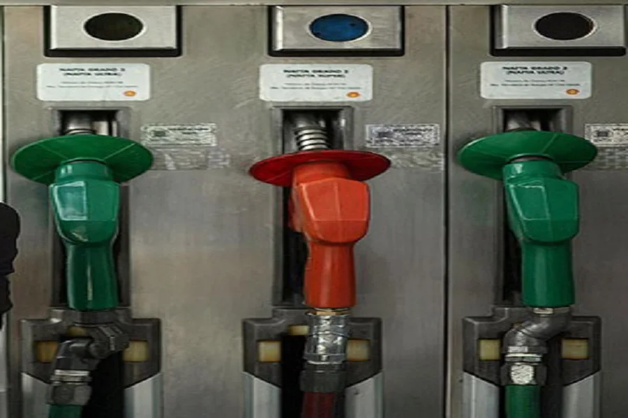 Aranguren confirmó que el jueves aumentan las naftas 8% y anunció que volverán a subir en abril