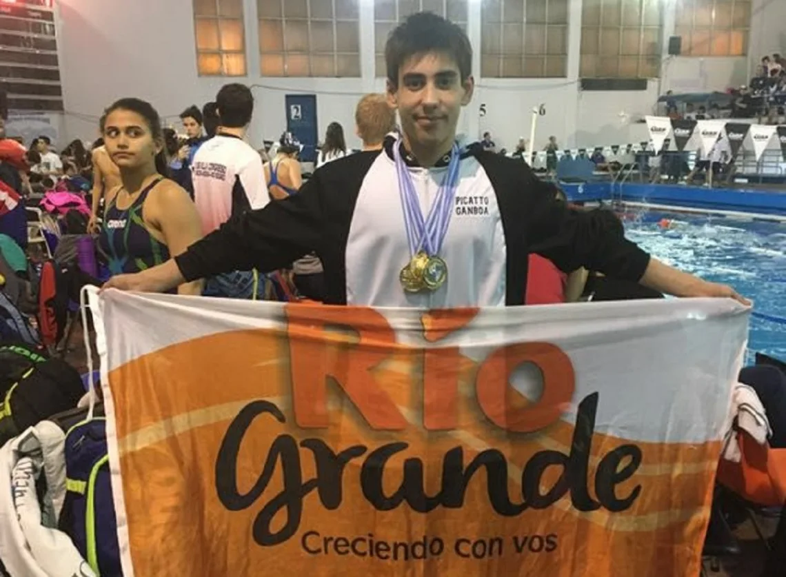 Ganó 8 medallas como nadador: Francisco Picatto, el hombre del momento