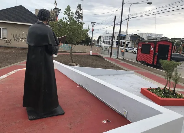 Vergonzoso: Se robaron las luminarias de la figura de Don Bosco 