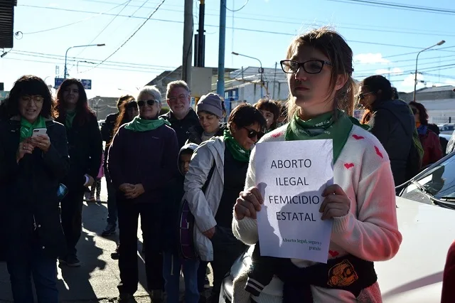 Feministas llevaron adelante Pañuelazos en Ushuaia y Río Grande