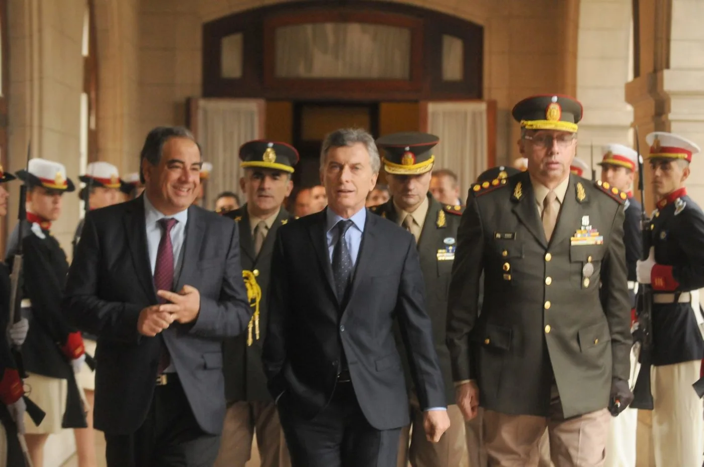 El presidente eludió la discusión en el Congreso y usará a los militares para acciones de seguridad interior.