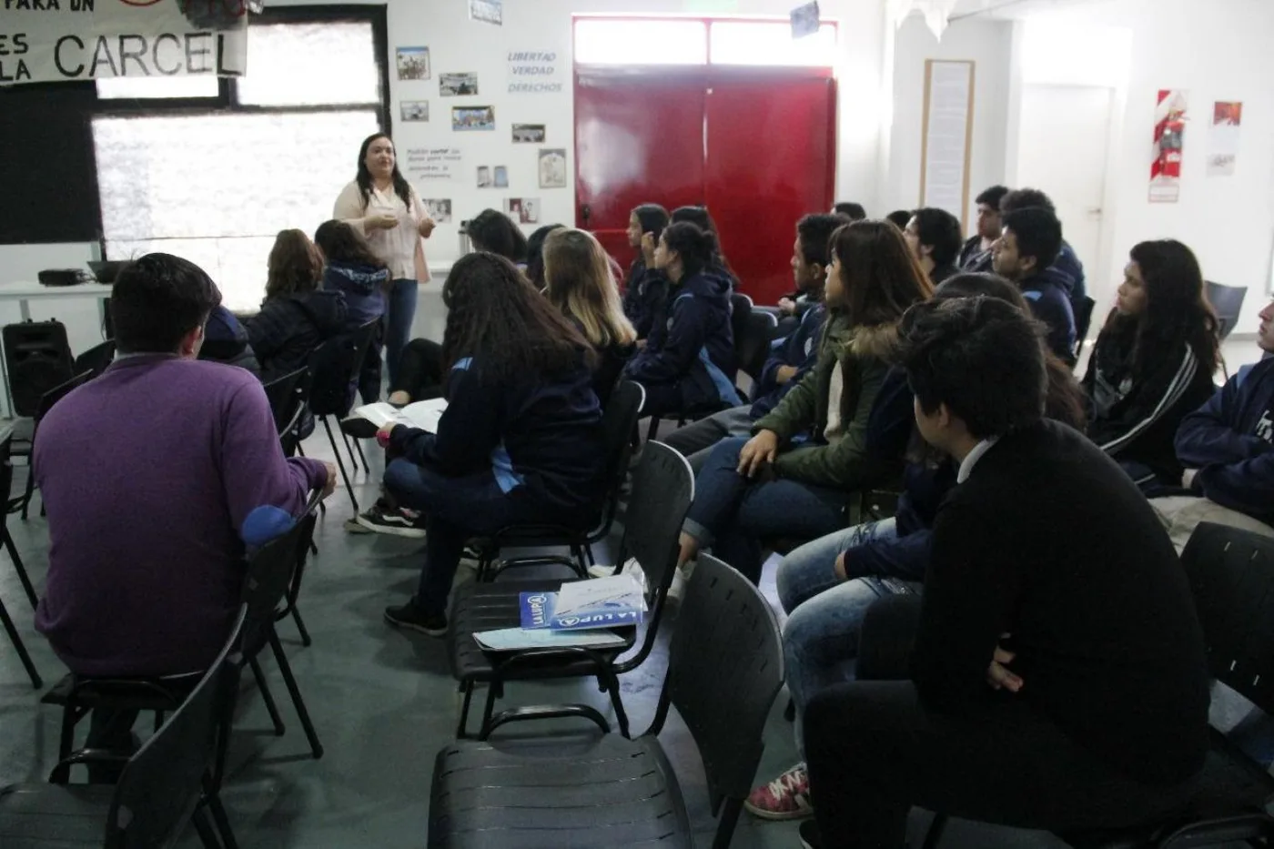Estudiantes en el Espacio Jóven