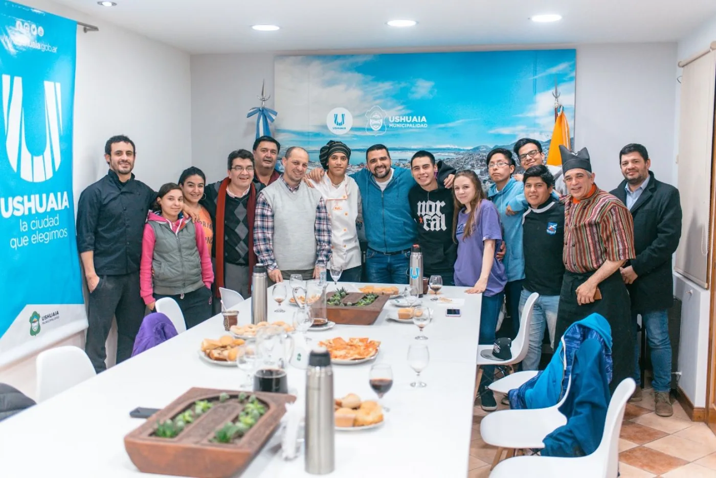 El intendente Walter Vuoto recibió a autoridades, alumnos del colegio provincial Sobral, de la tecnicatura en Tecnología en Alimentos