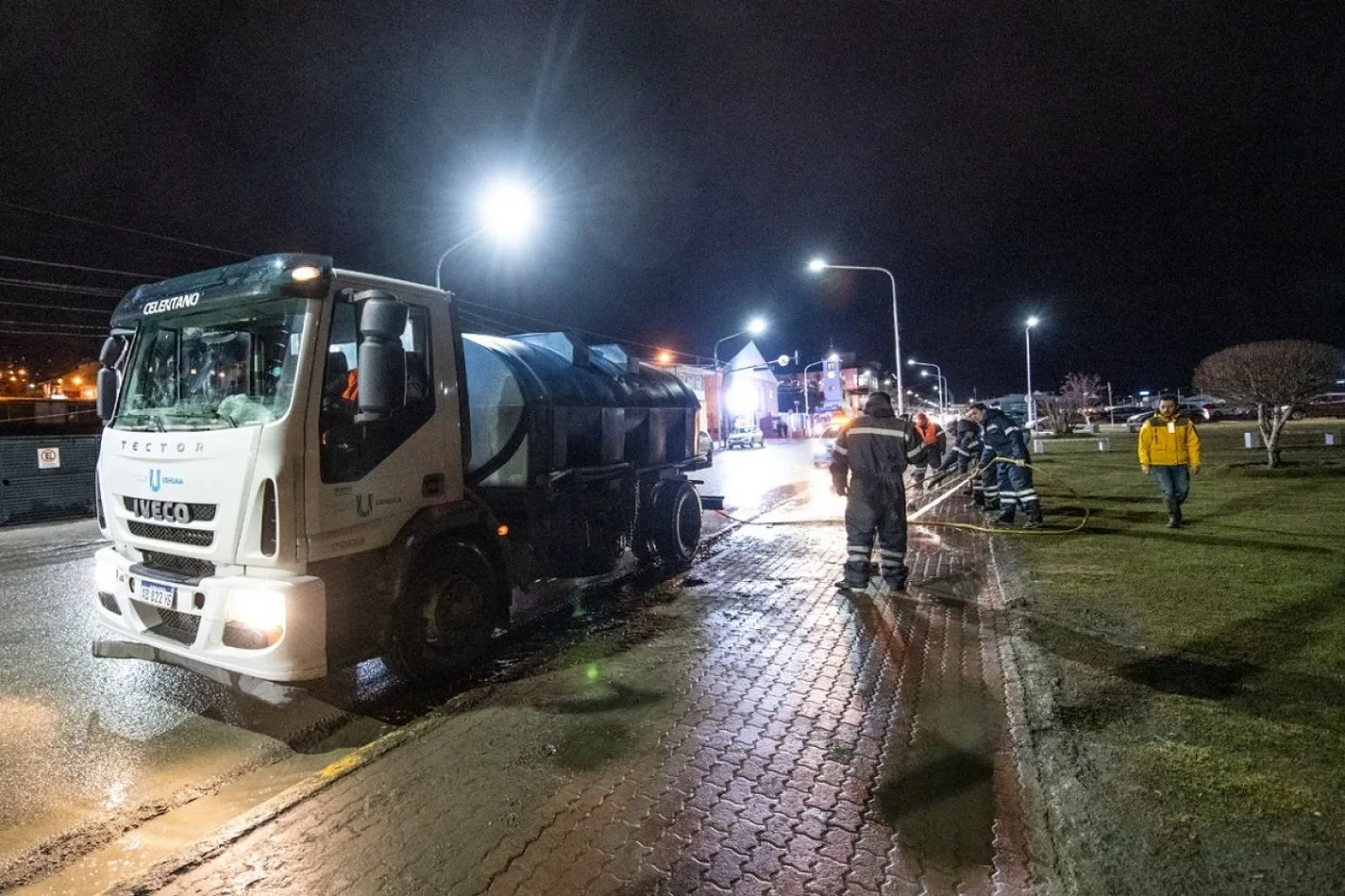 Limpieza nocturna en las principales calles de Ushuaia