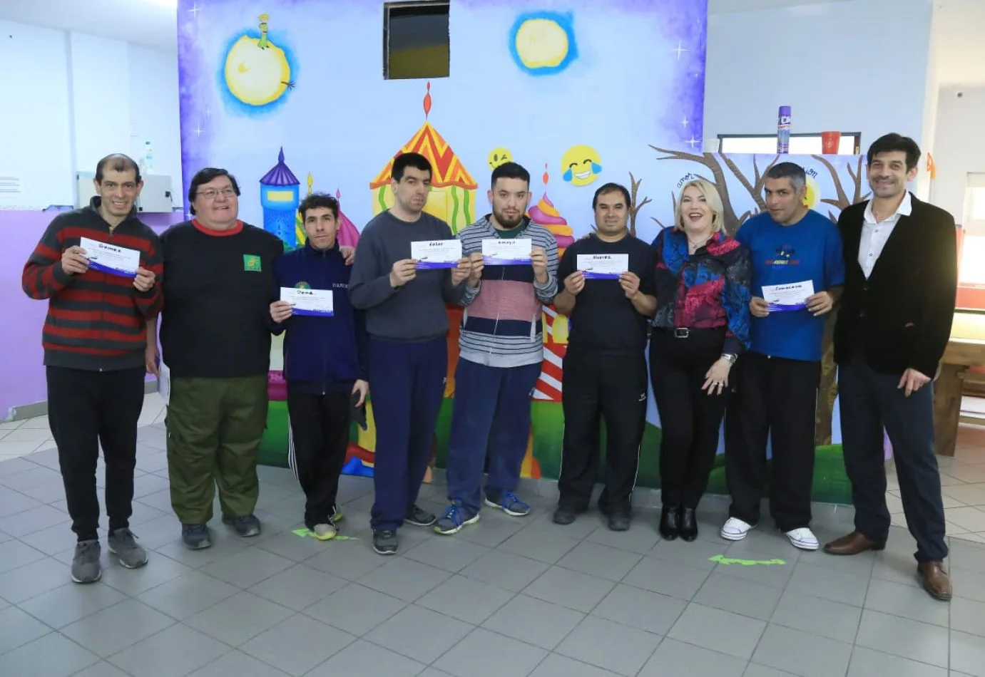 Bertone hizo  entrega de pasajes a alumnos del CAAD
