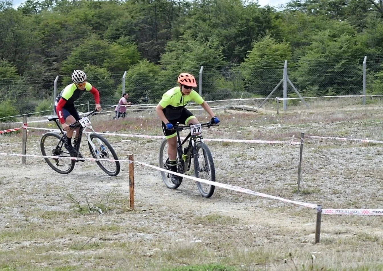 Tolhuin vivió un domingo a puro ciclismo