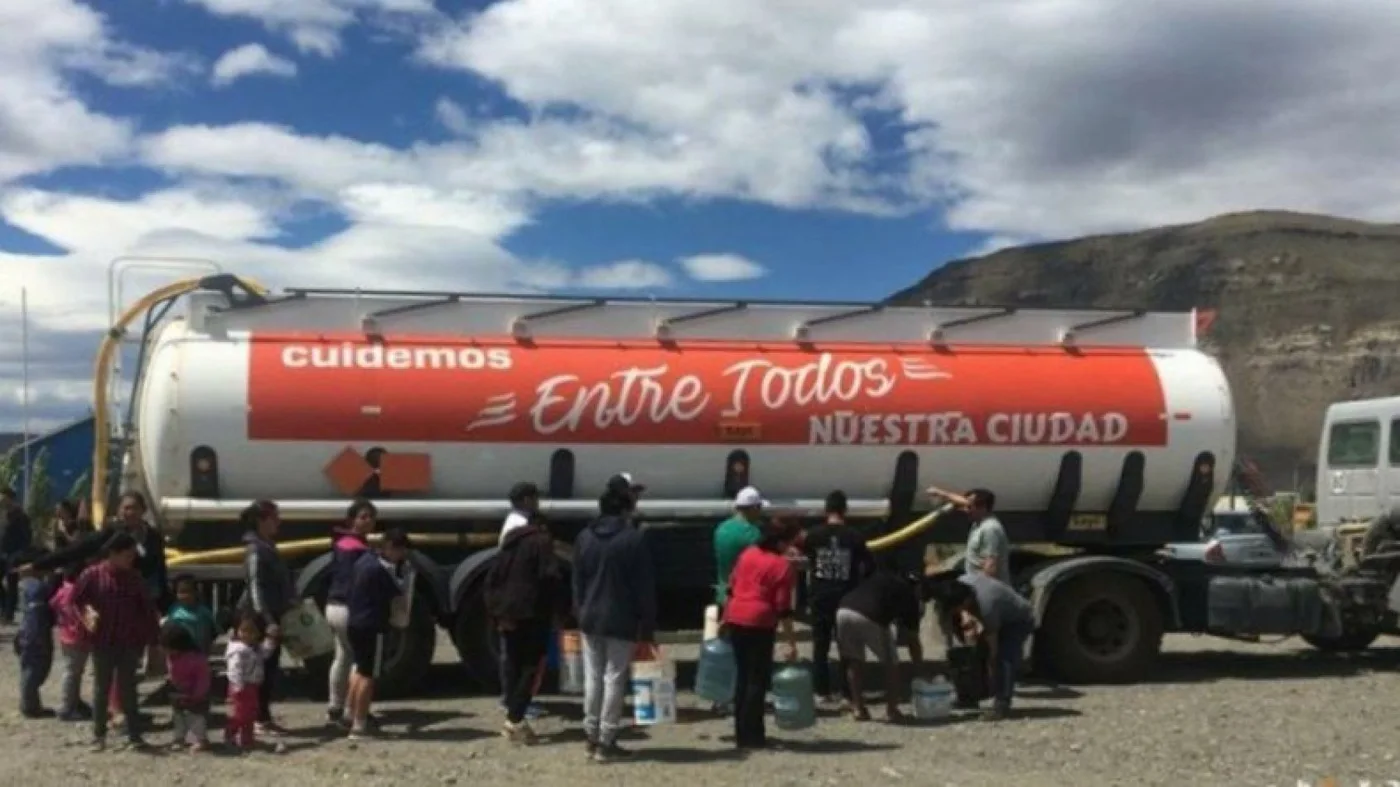 El Calafate está en emergencia hídrica por una doble fisura de un acueducto