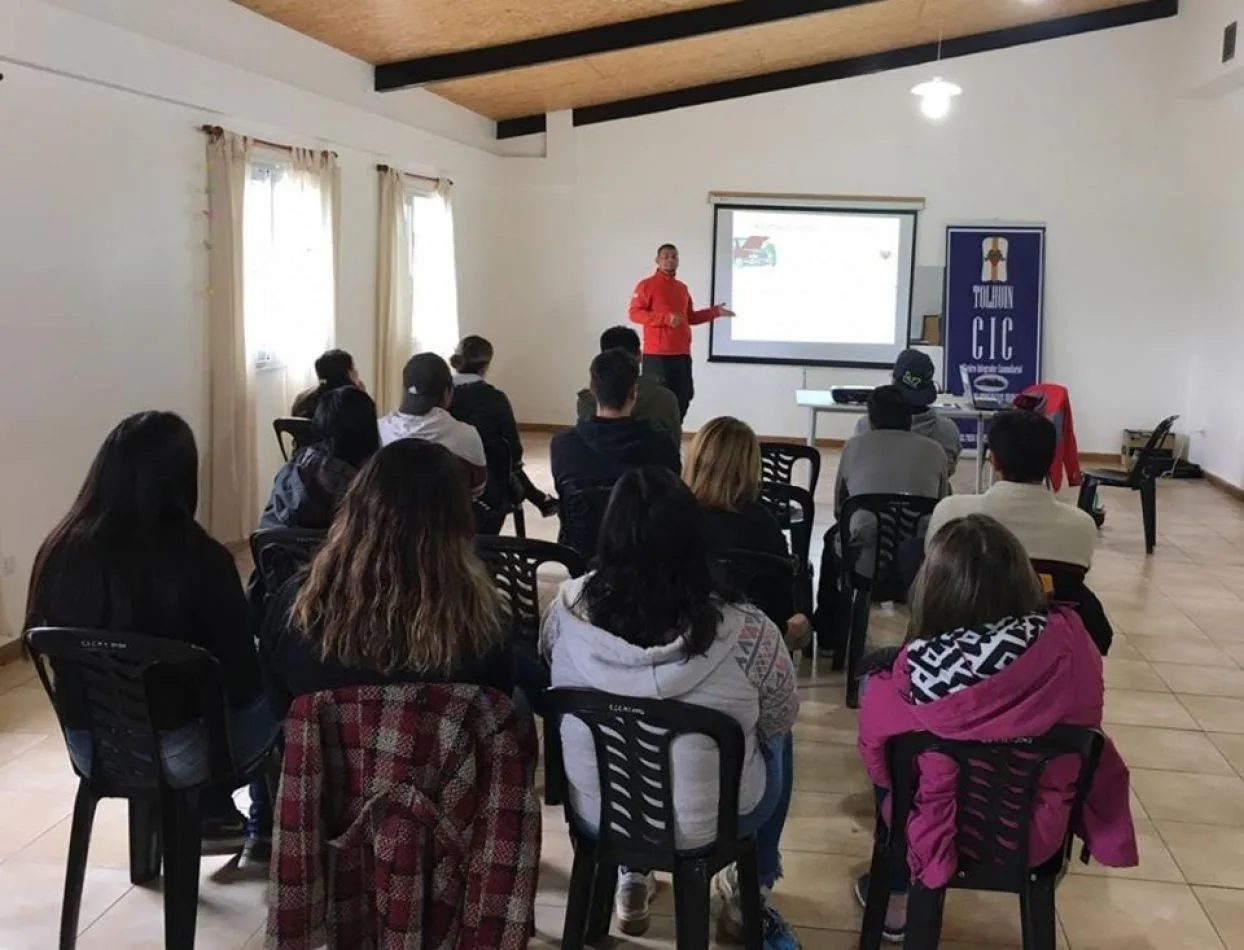 Se dictará curso para la obtención de licencia nacional de conducir