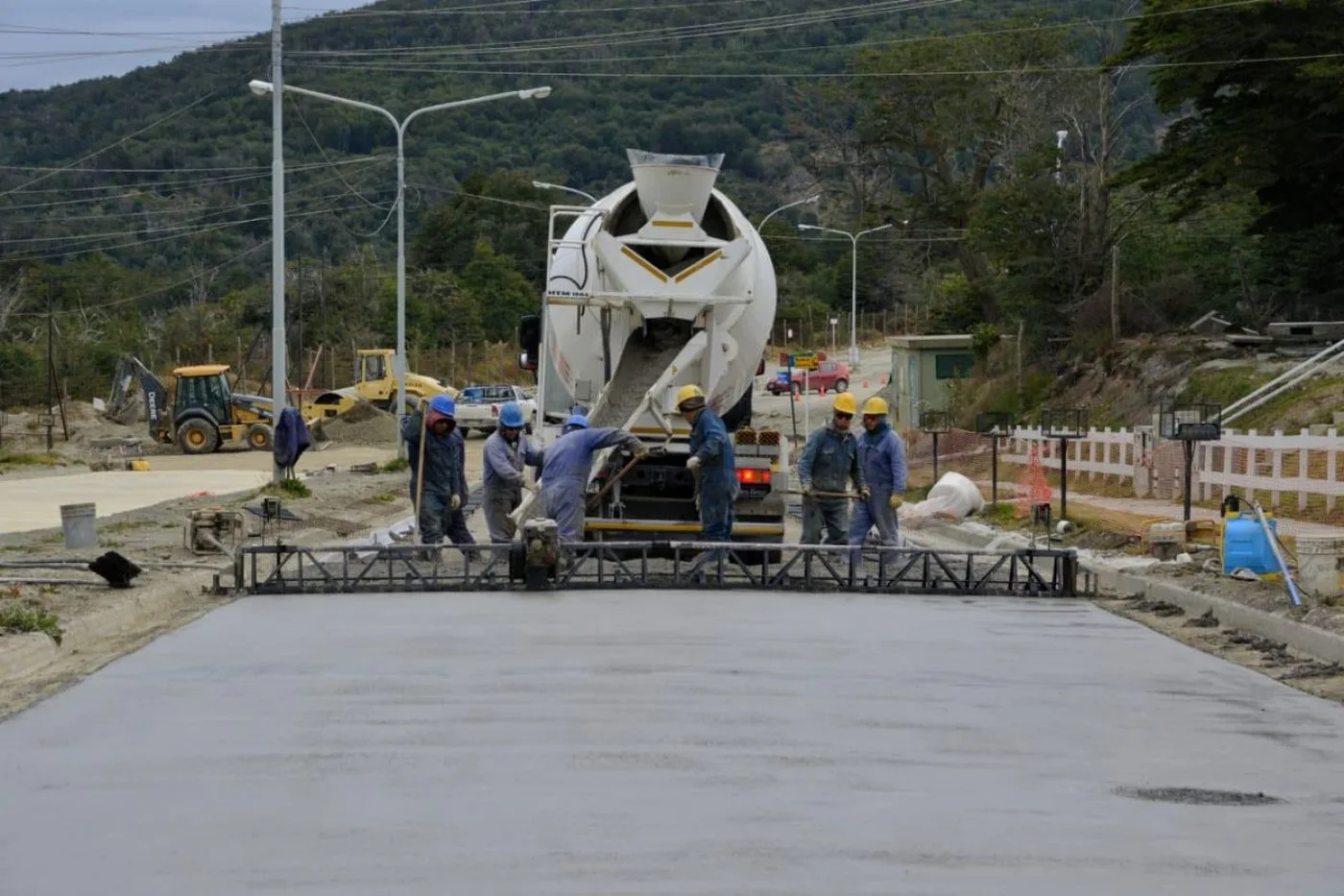 Hormigonado de la Avenida de la Estancia ya llega hasta Río Encajonado