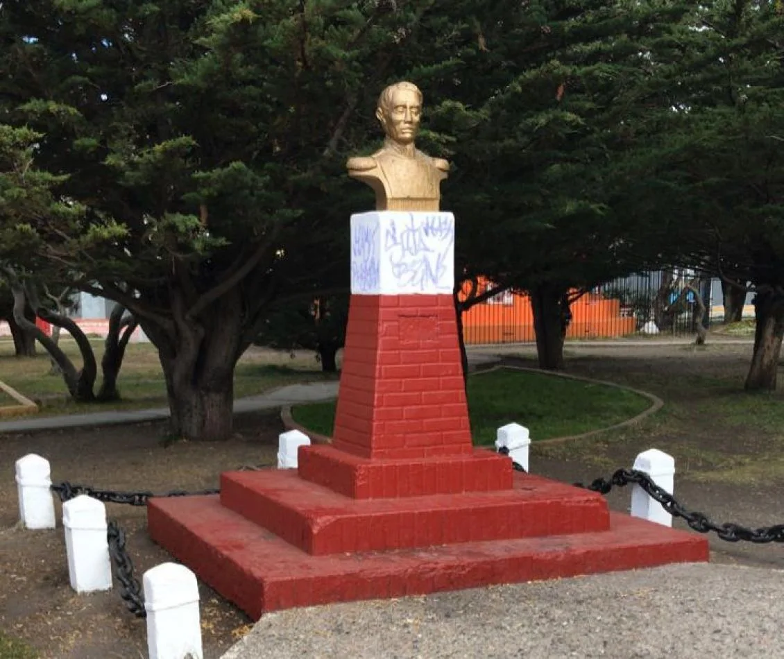 No cesa el vandalismo en monumentos y bustos de la ciudad