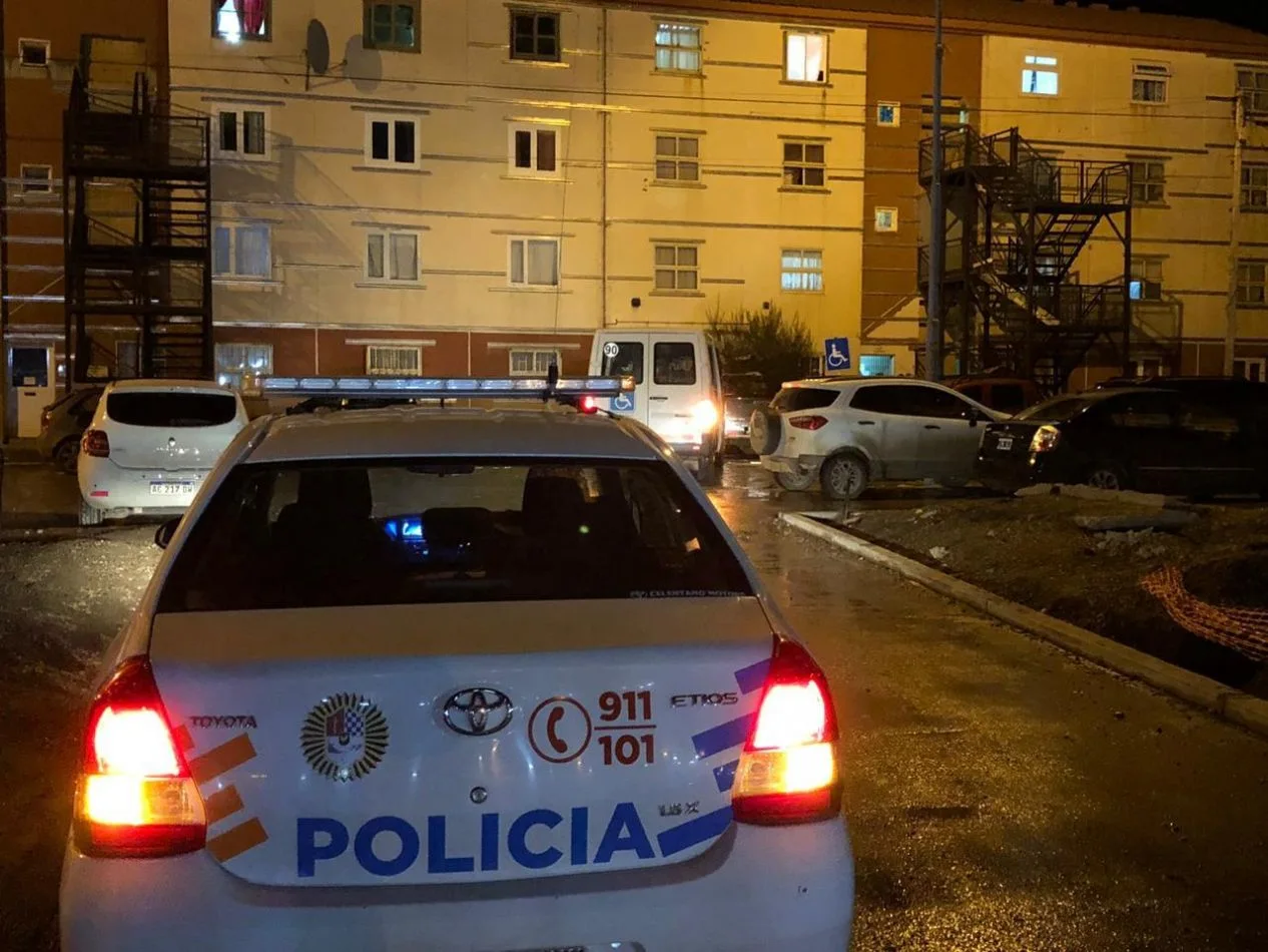 Una consigna custodia el lugar donde vive el presunto violador de chacra IV.