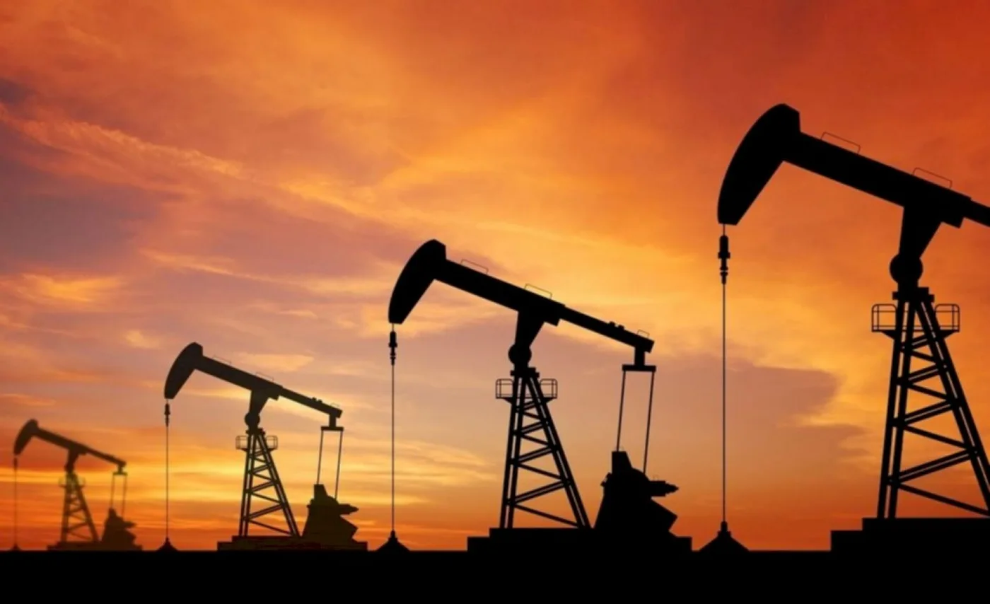 Sube el precio del petróleo por efectos del huracán en México