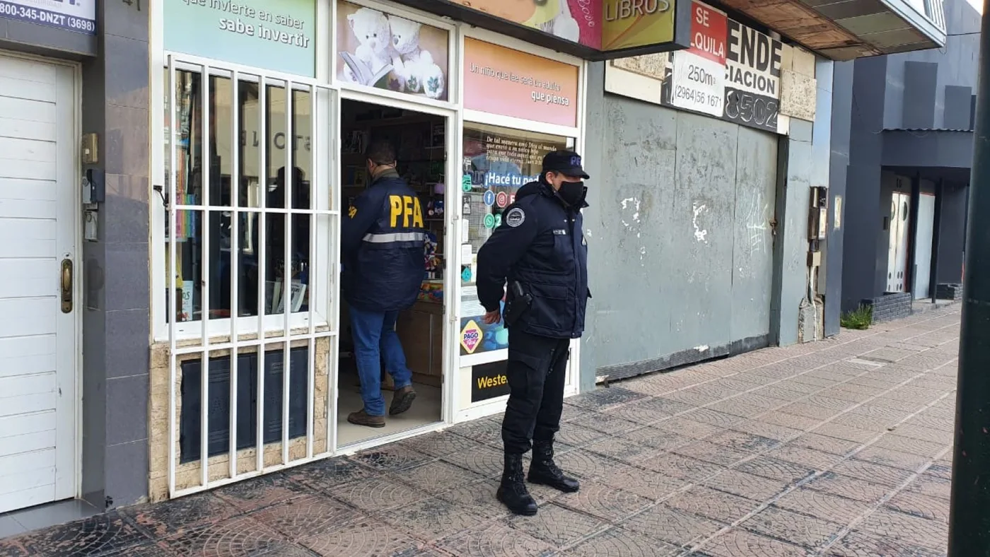Allanamiento en una librería céntrica por supuesto lavado de activos