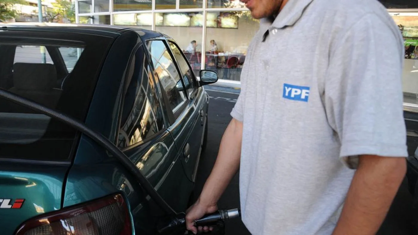 YPF aumentó el precio de los combustibles un 2,5% en promedio en todo el país