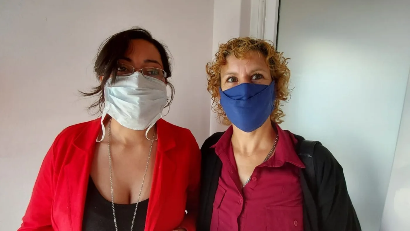 Catalina Momberg y Érica Portillo, vecinas de Chacra XI quienes participaron de la audiencia pública del Concejo Deliberante de Río Grande.