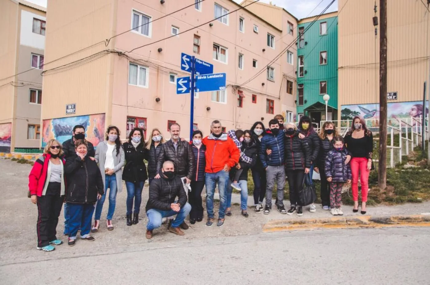 Familiares y autoridades en el Barrio Los Andes