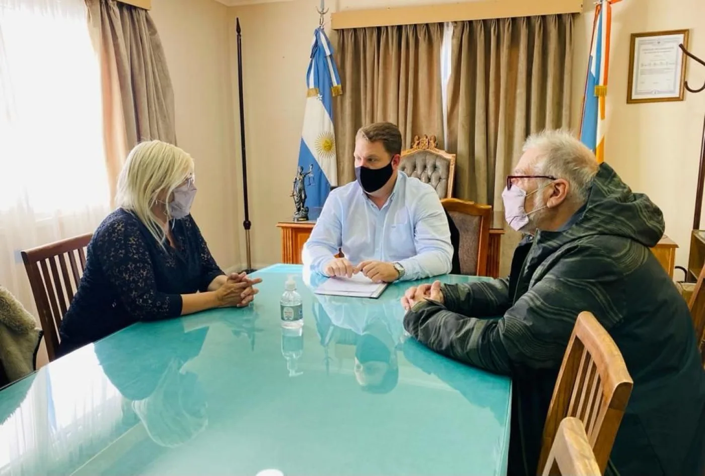 Concejal Raúl von der Thusen recibió a la Presidente de la ‘Asociación Civil Reencontrándonos’.