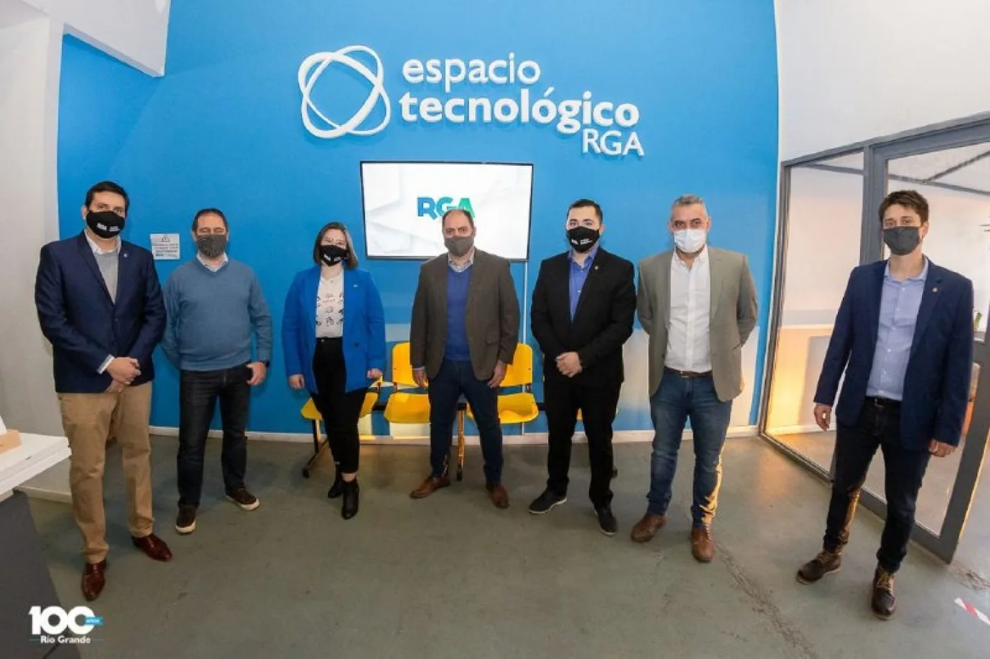 Referentes de al empresa FinTech “Ualá” y funcionarios del Municipio de Río Grande.