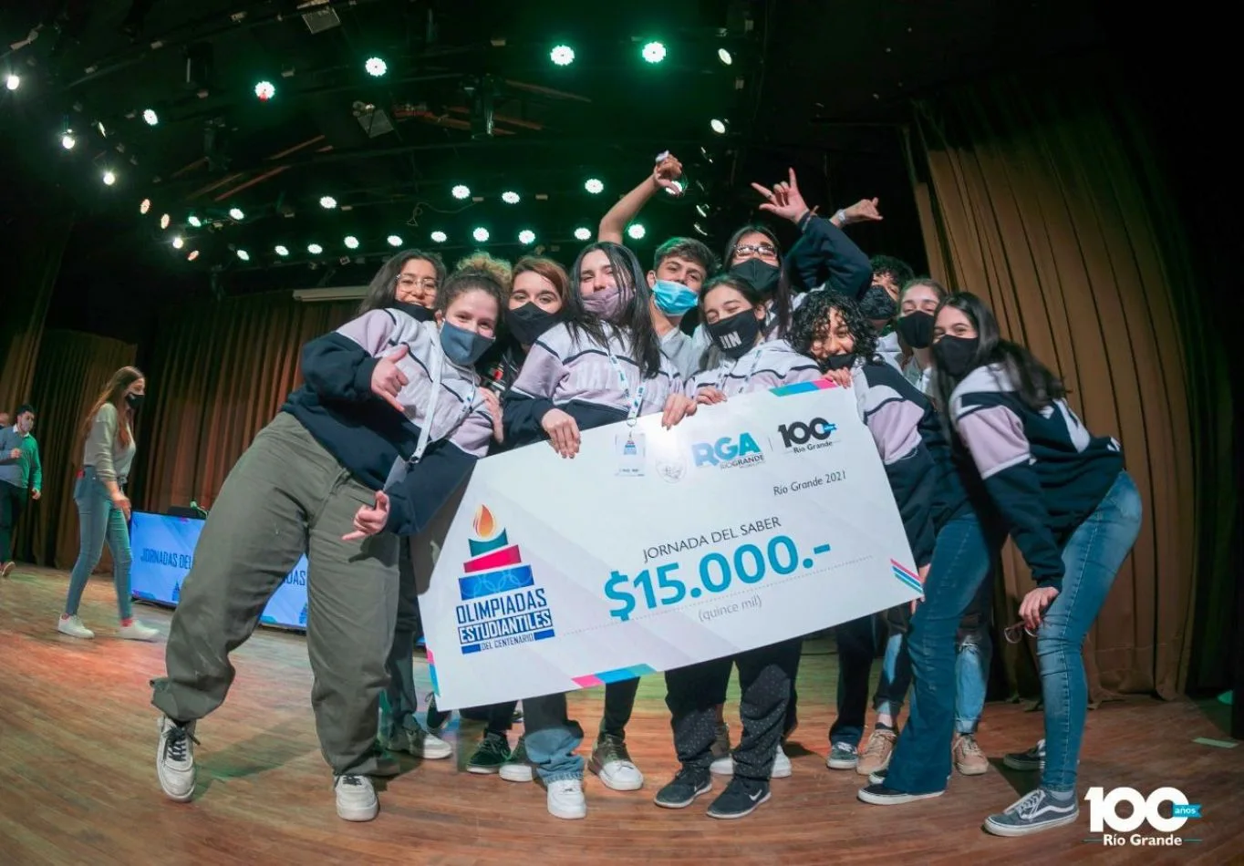 Iniciaron las Olimpiadas Estudiantiles del Centenario