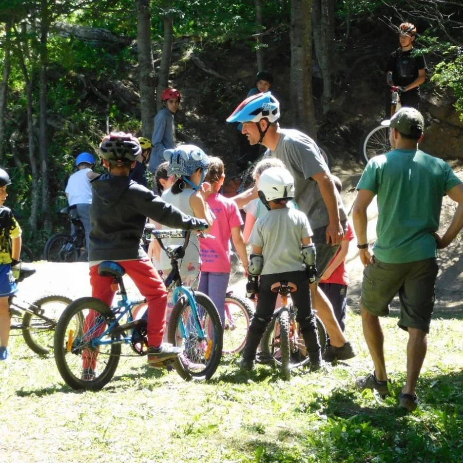 Escuela de BMX zona sur cerró el año con un gran evento