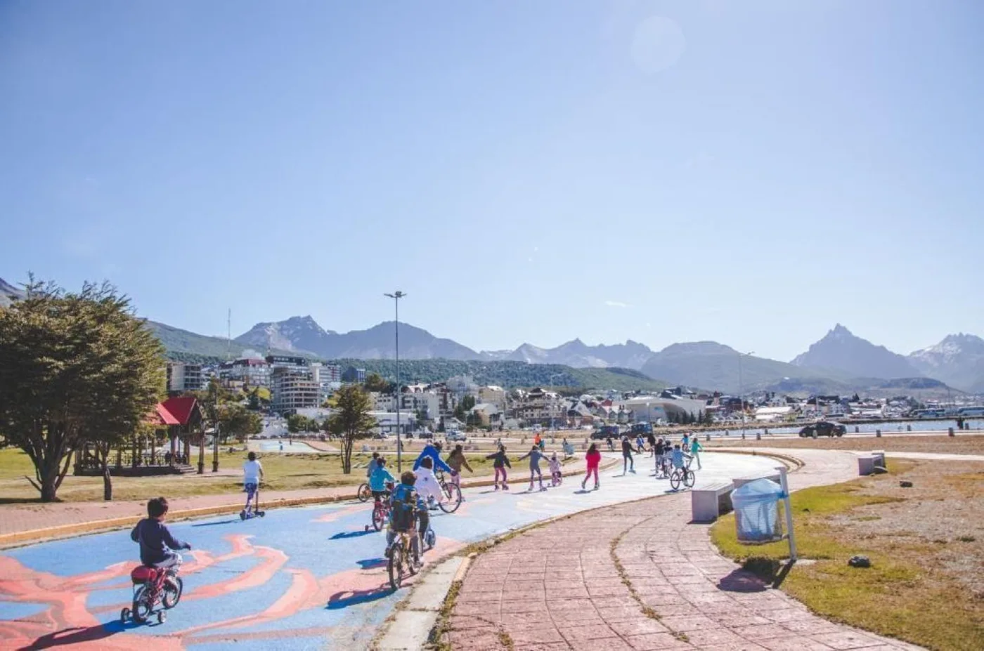 Chicos de las Colonias de Verano disfrutaron de un nuevo "Día sobre Ruedas"