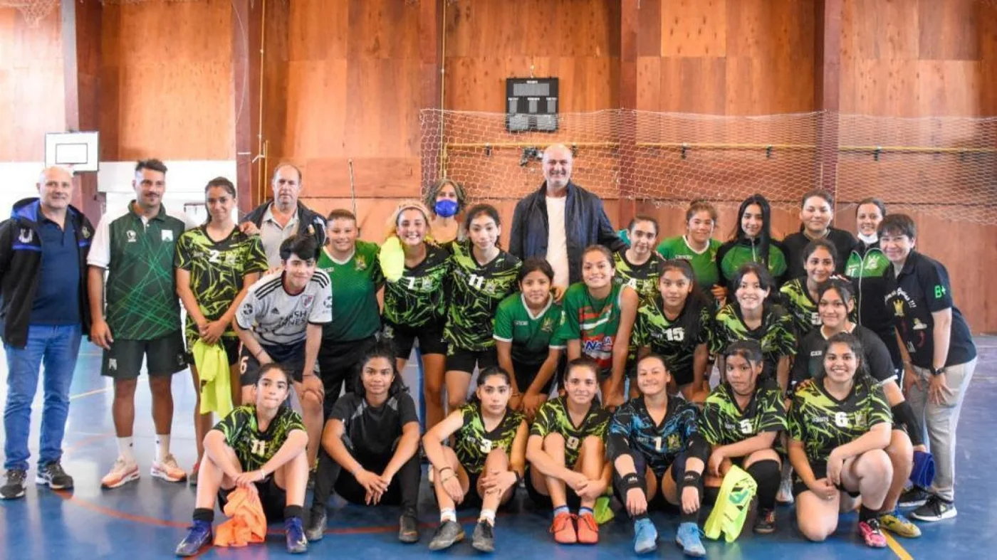 Deportistas de la Escuela Municipal de Futsal Femenino se probaron ante el cuerpo técnico de Ferrocarril Oeste