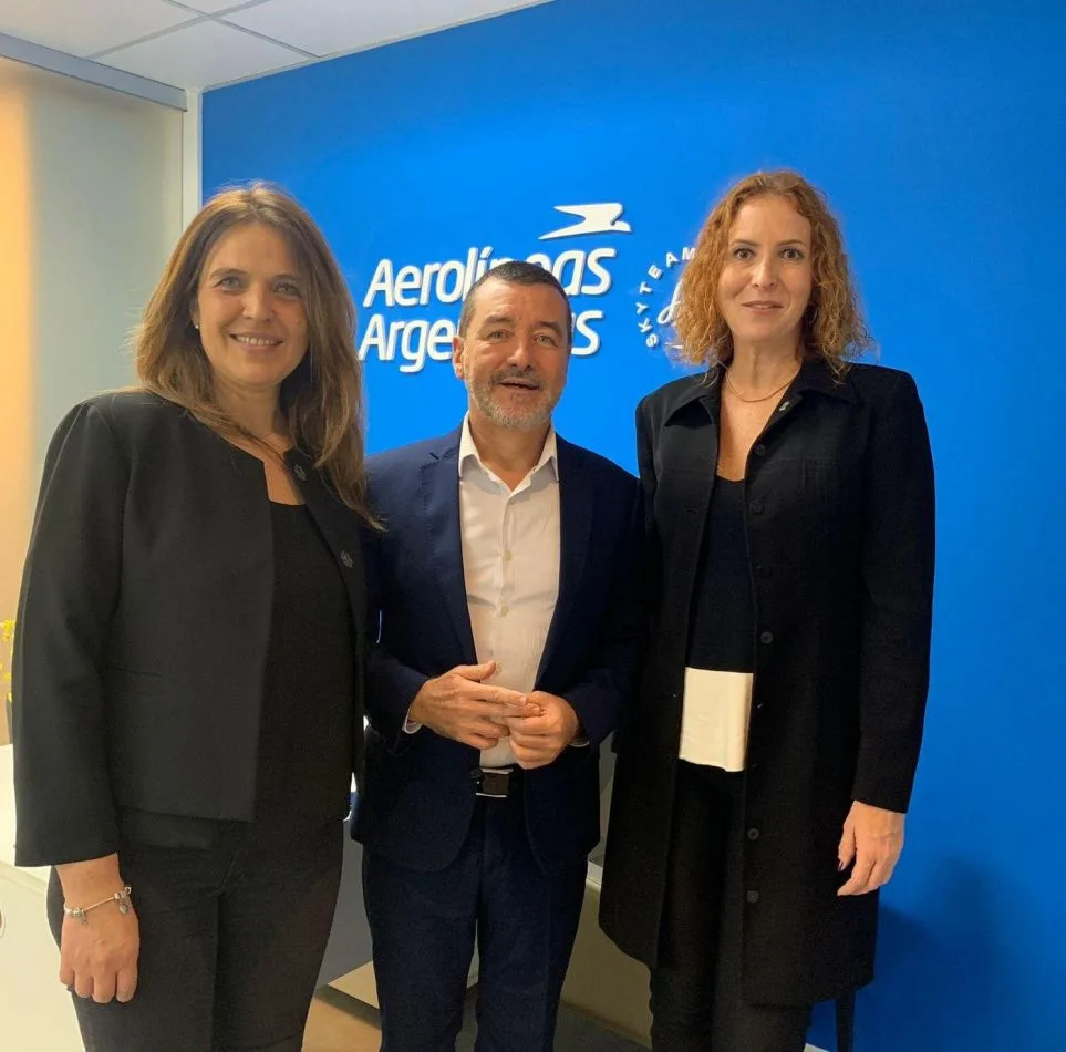 Secretaría de Turismo, mantuvo una reunión informal con el gerente comercial de Aerolíneas Argentinas en el mercado brasileño, Iván Blanco Cadahia.