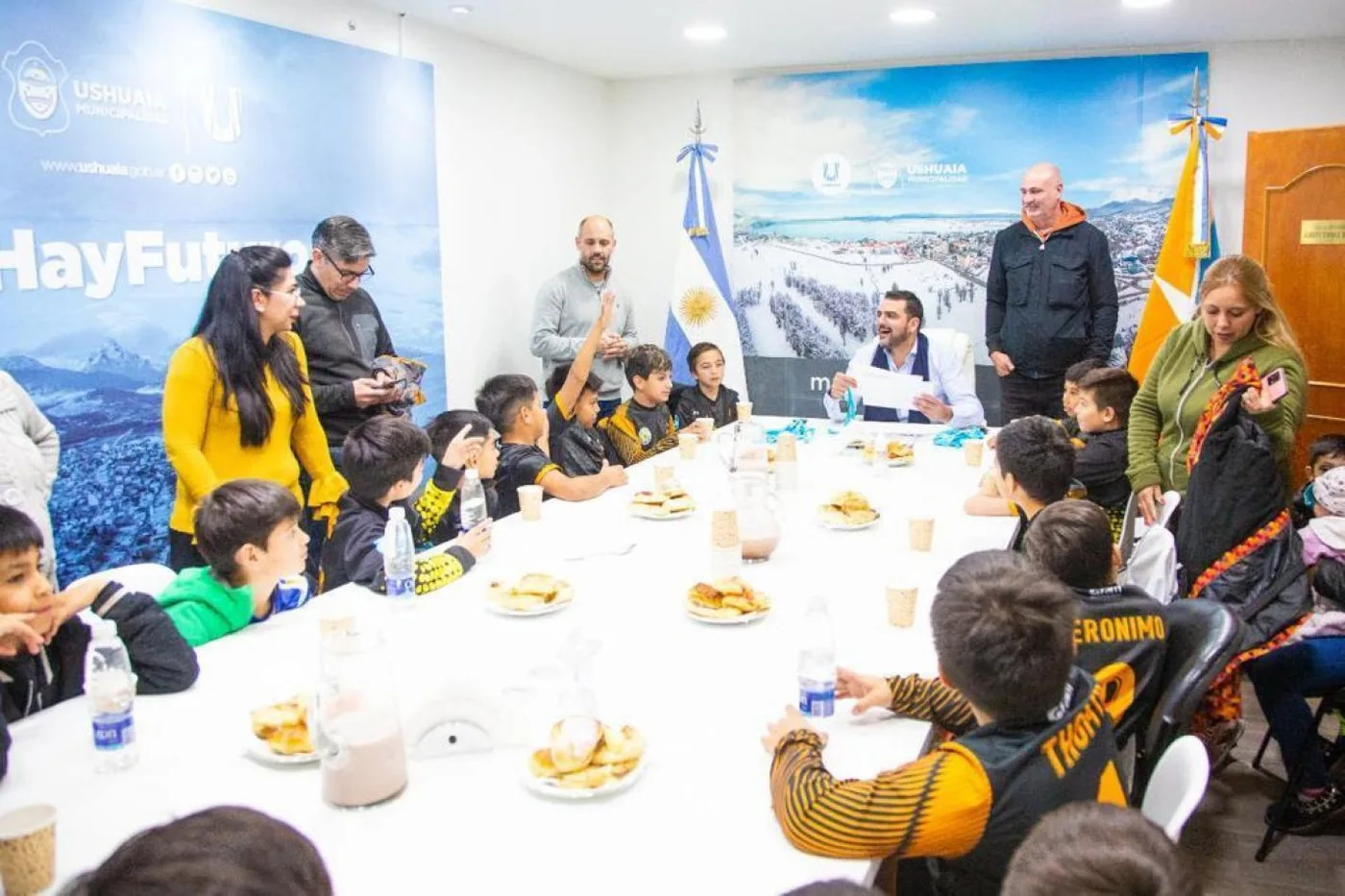 Niños del Club Asociación de Taxis visitaron al intendente Walter Vuoto