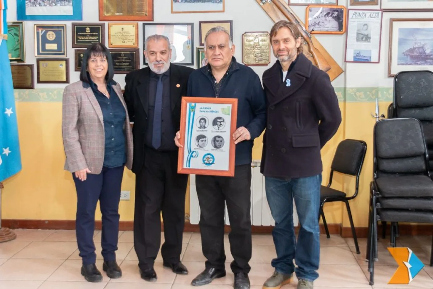 Se hizo entrega de un retrato de héroes de la Gesta de Malvinas pampeanos al (CEMU)