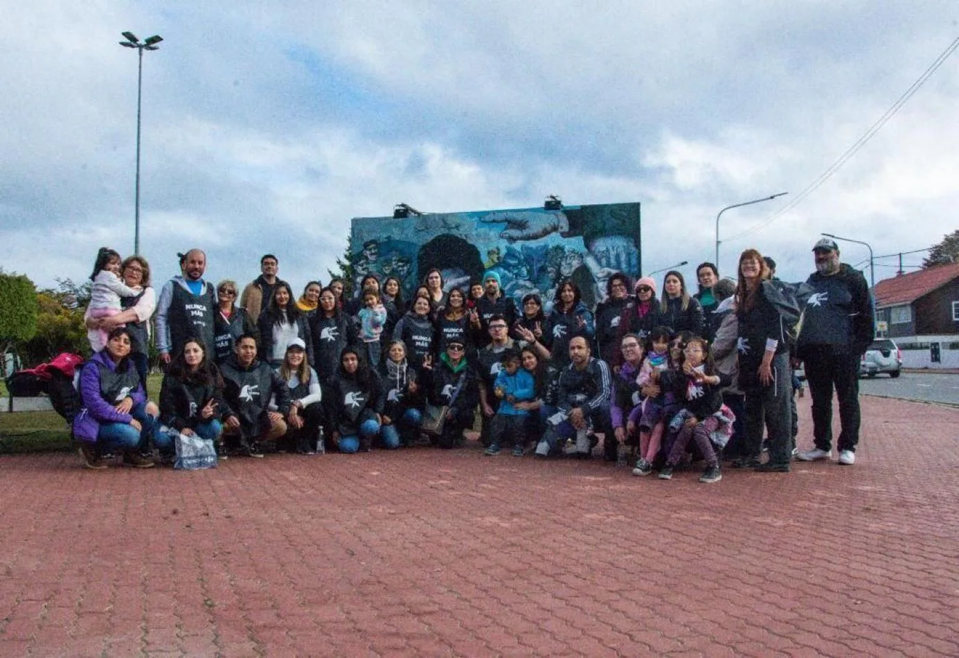 Con una marcha - caminata comenzó "Ushuaia por la Memoria".