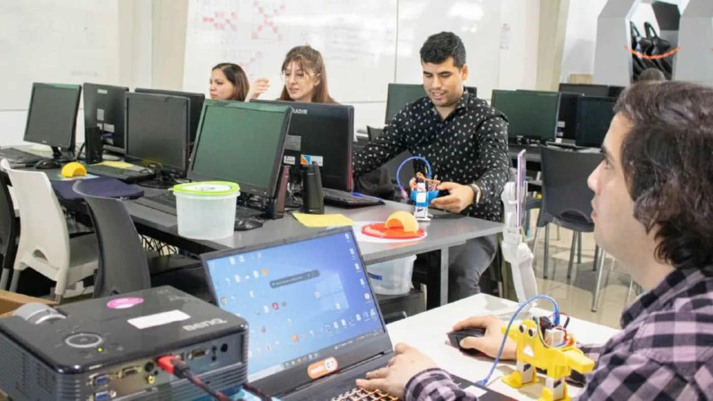 Capacitaciones de robótica e impreción 3D para docentes de educación inclusiva