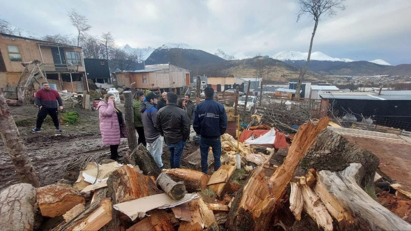 Municipio de Ushuaia continúa asistiendo a damnificados por el temporal de viento