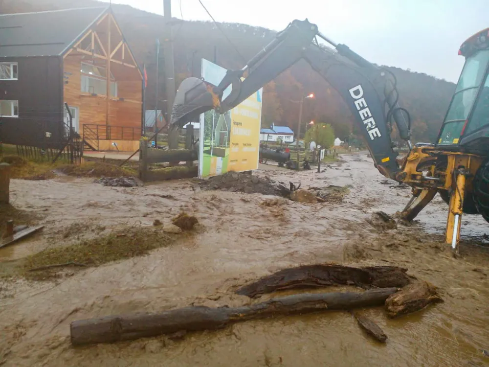 Intenso operativo debido a la crecida de ríos y arroyos