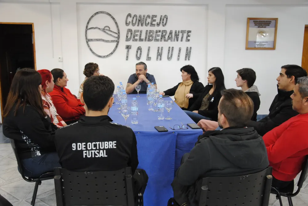 Concejales recibieron integrantes del Club Social, Sportivo y Cultural "9 de Octubre"