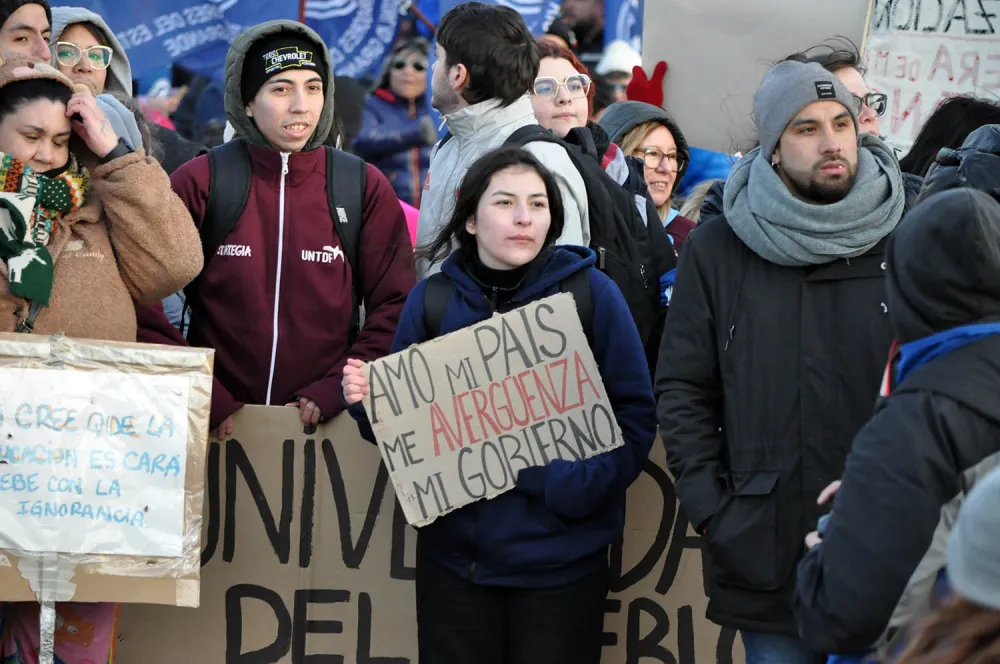 Universitarios y Sutef se suman al paro nacional en defensa de la educación pública