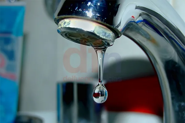 La escasez de agua potable complicó a toda la ciudad.