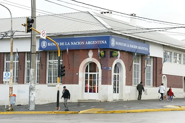 La entidades públicas y privadas no atenderán al público.