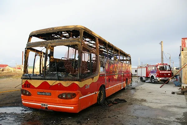 El colectivo fue consumido por las llamas en cuestión de minutos.