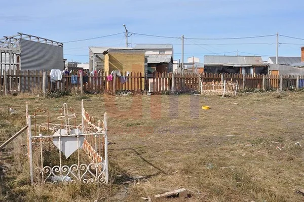 El cementerio uedó rodeado de viviendas en terrenos usurpados.